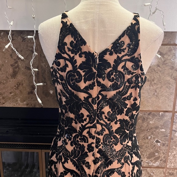 Dress the Population size L Elegant Black and Cream Lace Evening Gown - Picture 4 of 6
